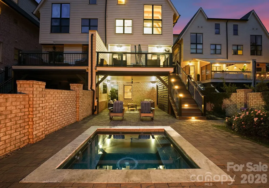 812 Ideal Way Charlotte NC 28203
