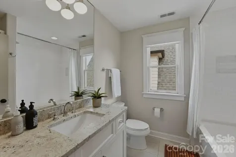 812 Ideal Way Charlotte NC 28203