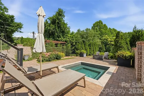 812 Ideal Way Charlotte NC 28203