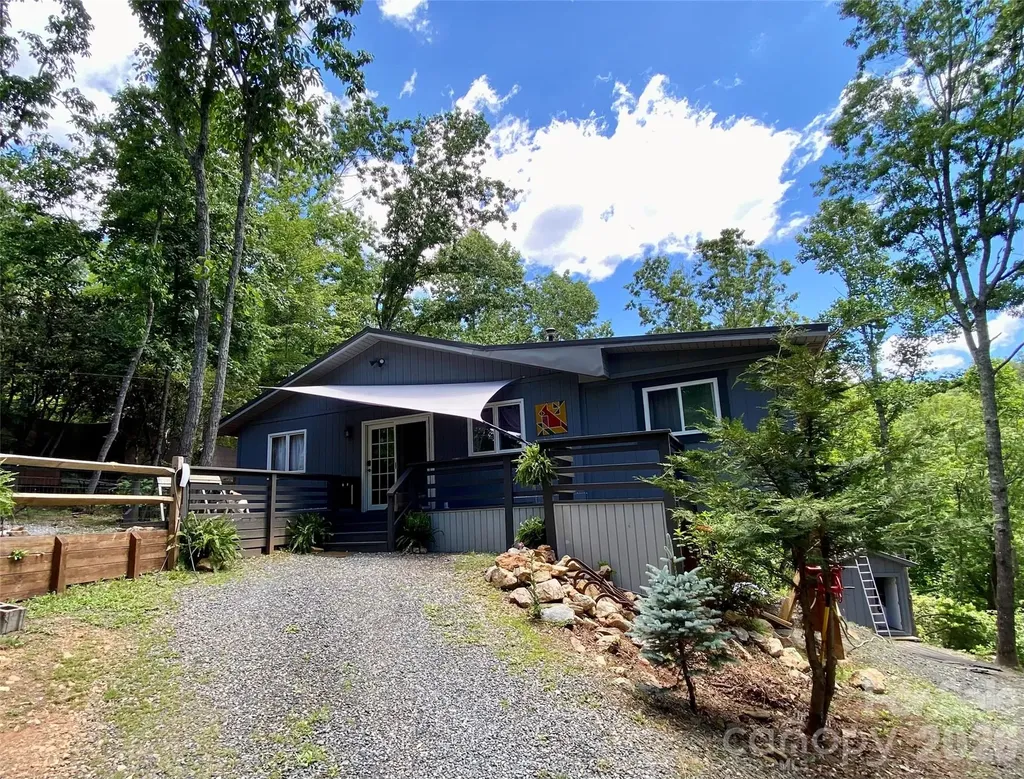 384 Bear Cub Drive Spruce Pine NC 28777