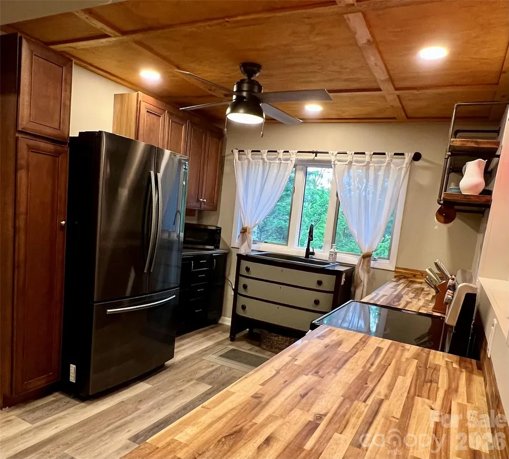 384 Bear Cub Drive Spruce Pine NC 28777