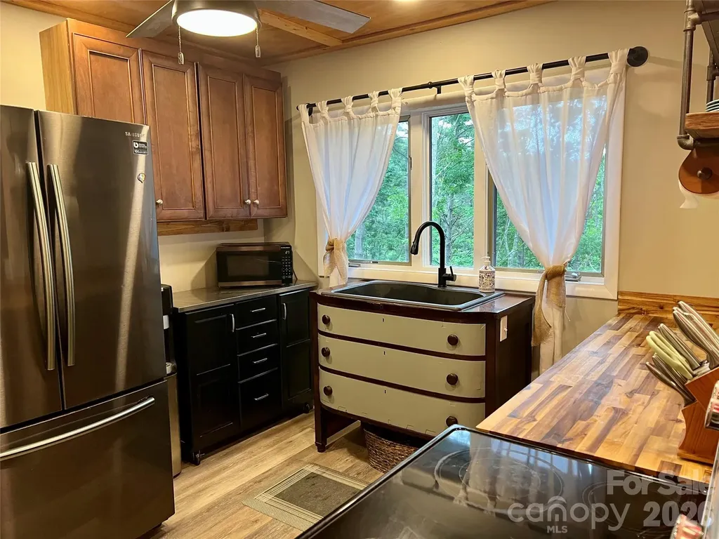 384 Bear Cub Drive Spruce Pine NC 28777