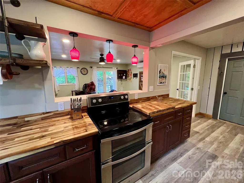 384 Bear Cub Drive Spruce Pine NC 28777