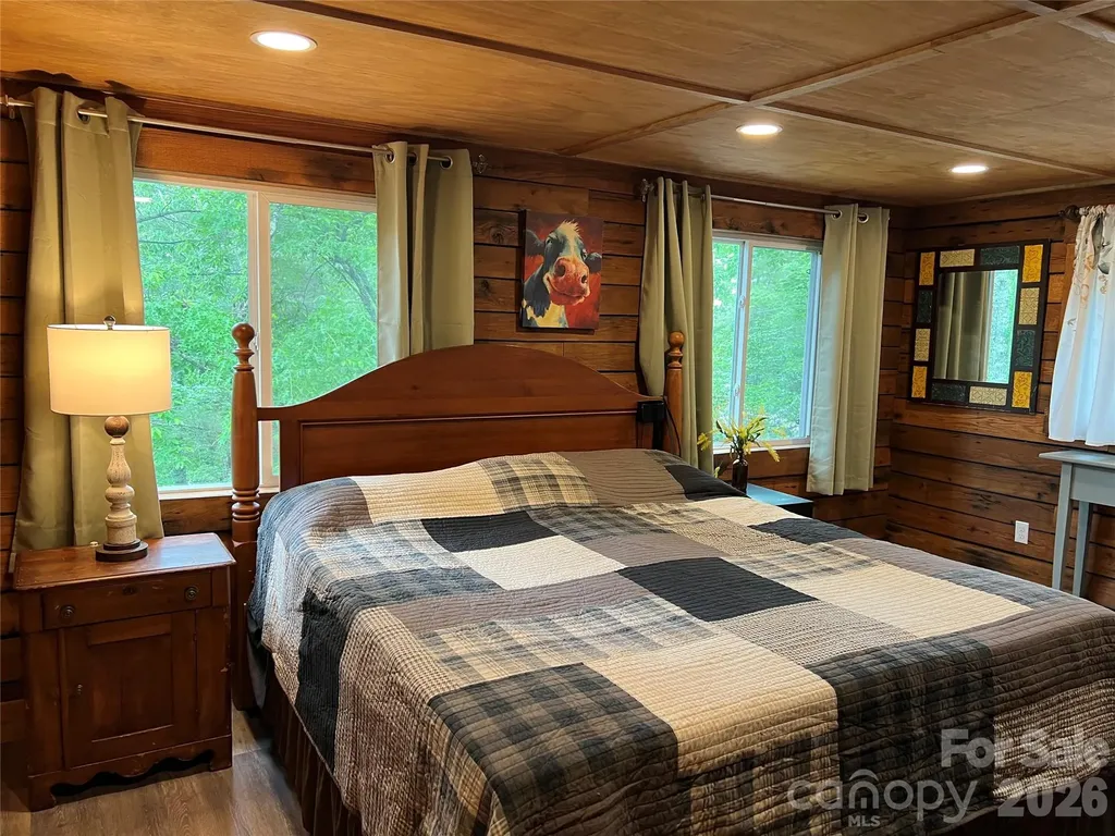 384 Bear Cub Drive Spruce Pine NC 28777