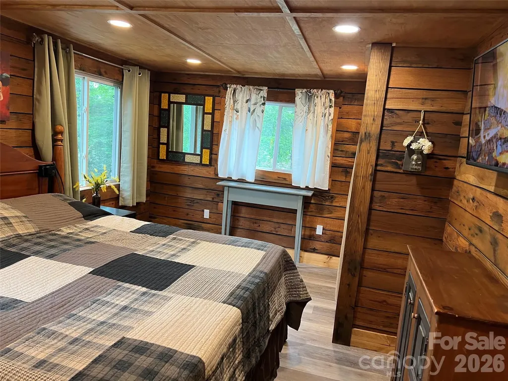 384 Bear Cub Drive Spruce Pine NC 28777