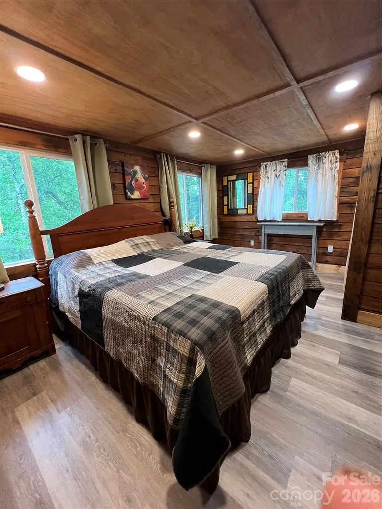 384 Bear Cub Drive Spruce Pine NC 28777
