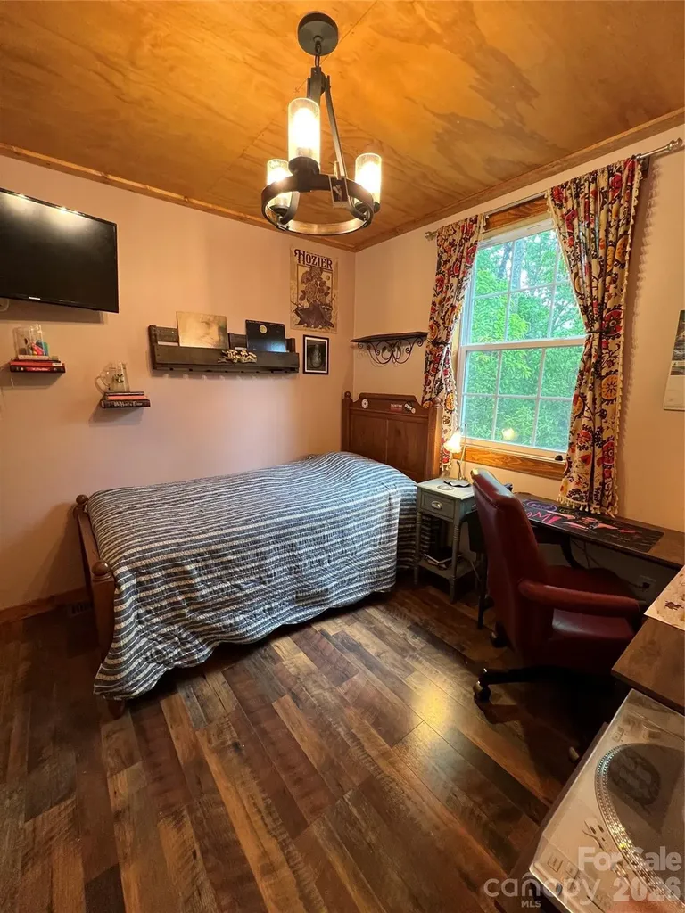 384 Bear Cub Drive Spruce Pine NC 28777