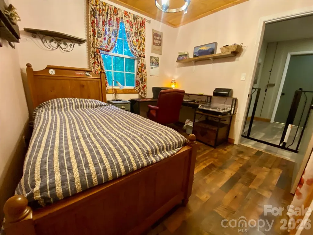 384 Bear Cub Drive Spruce Pine NC 28777