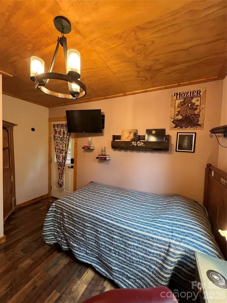 384 Bear Cub Drive Spruce Pine NC 28777