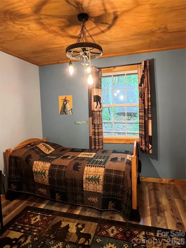 384 Bear Cub Drive Spruce Pine NC 28777