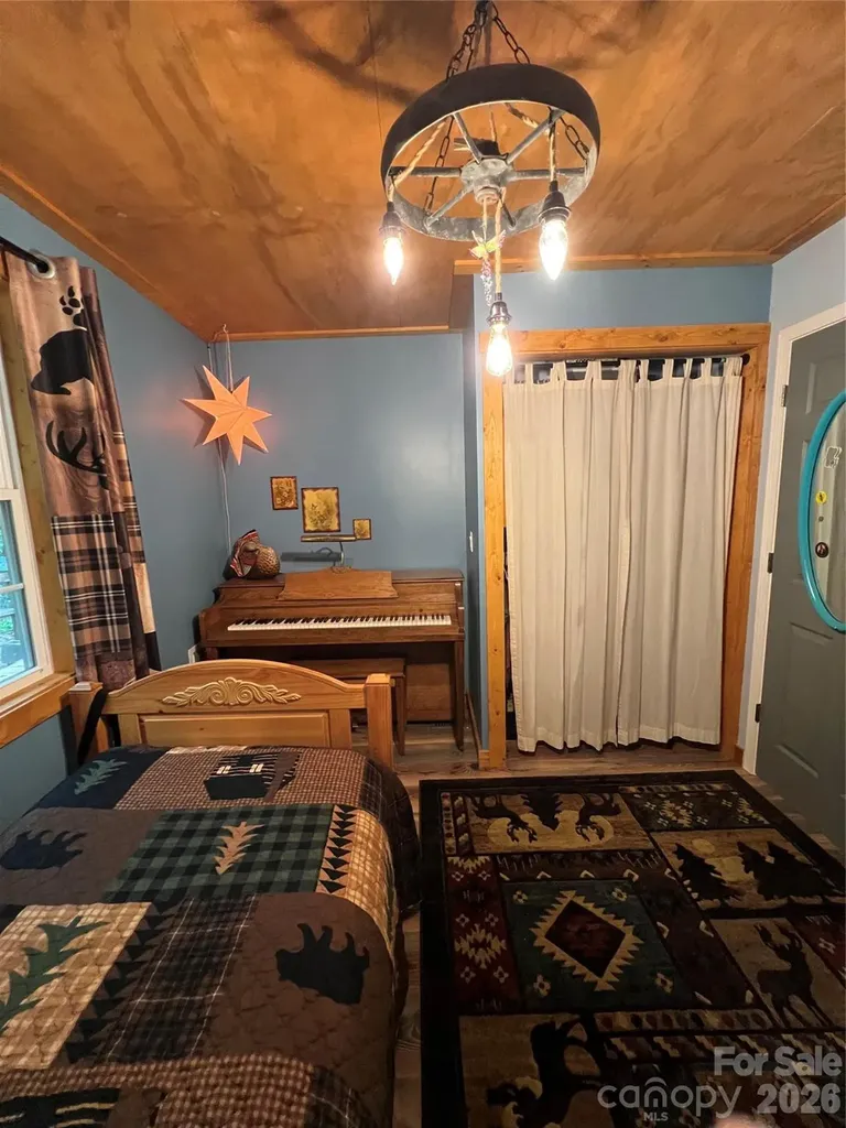384 Bear Cub Drive Spruce Pine NC 28777