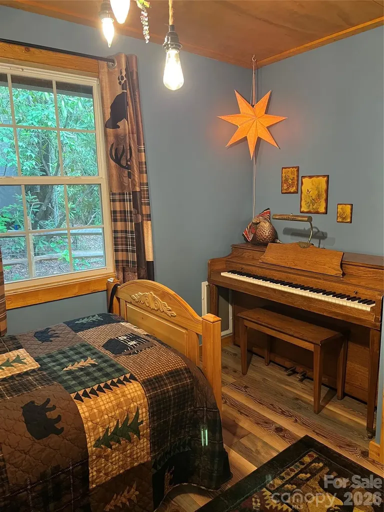 384 Bear Cub Drive Spruce Pine NC 28777