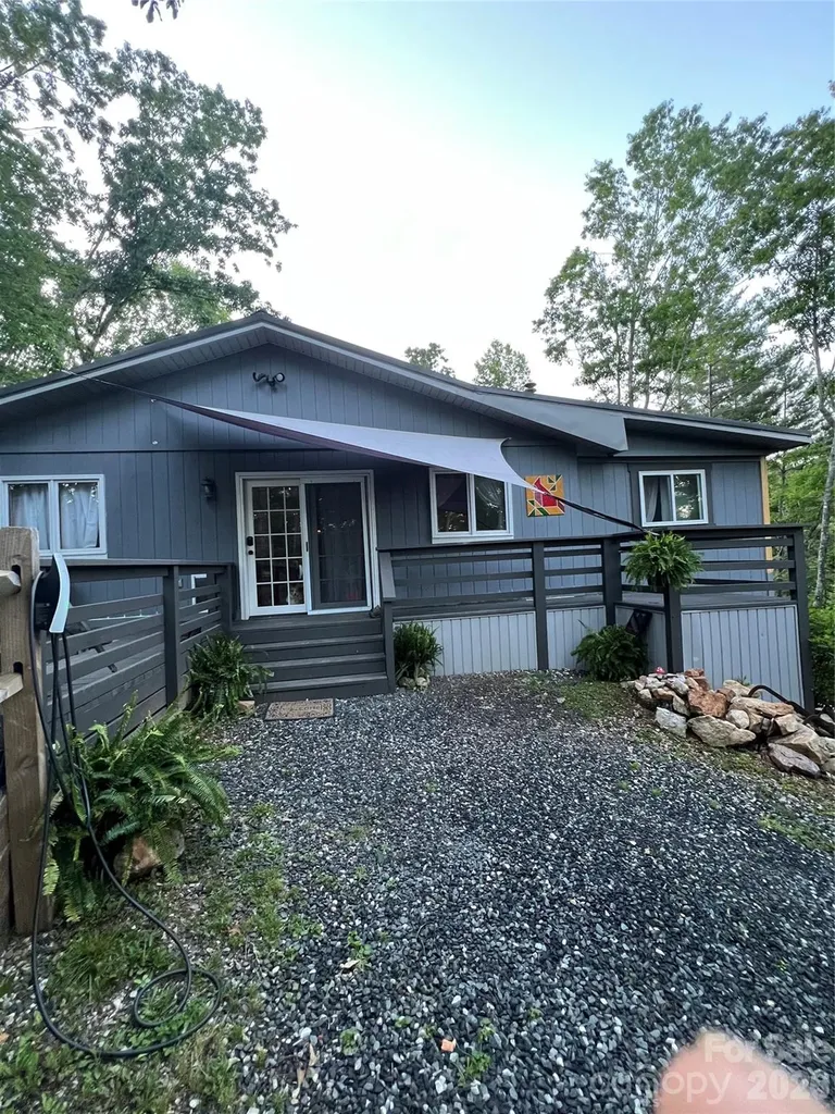 384 Bear Cub Drive Spruce Pine NC 28777