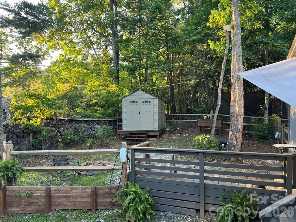 384 Bear Cub Drive Spruce Pine NC 28777