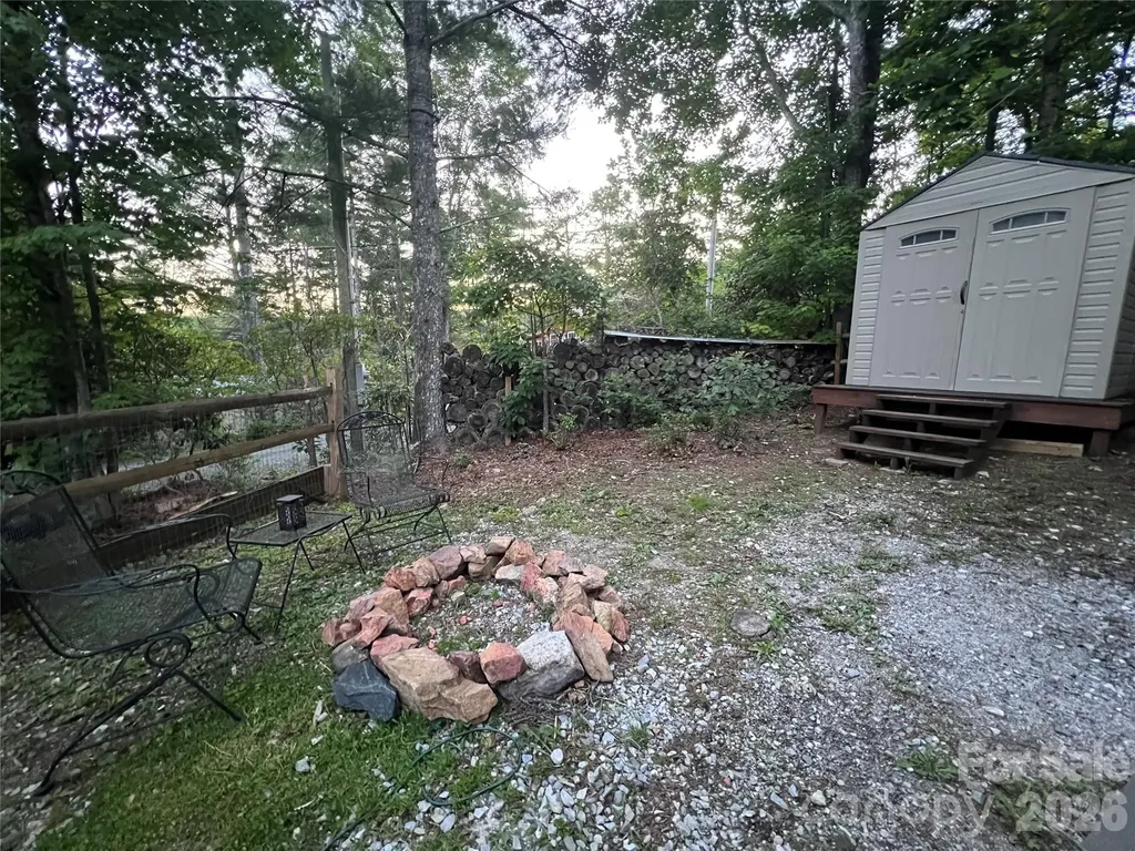 384 Bear Cub Drive Spruce Pine NC 28777