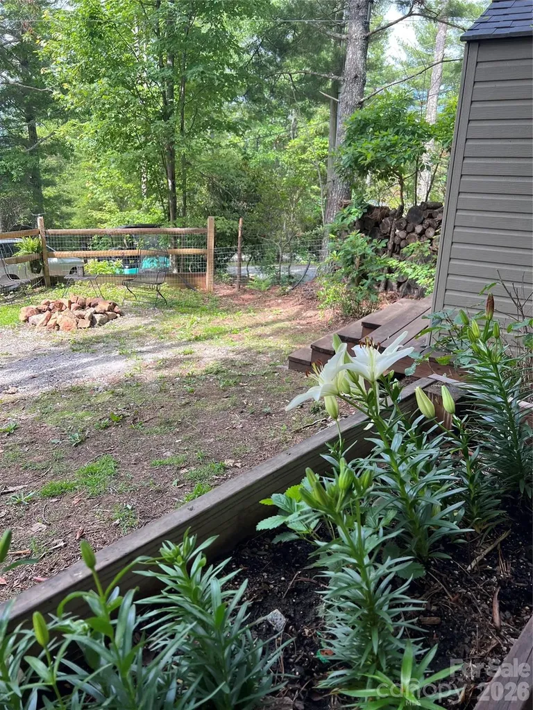 384 Bear Cub Drive Spruce Pine NC 28777