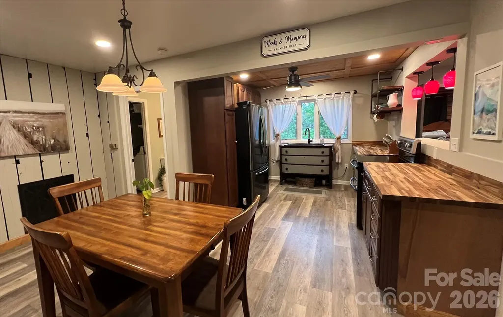 384 Bear Cub Drive Spruce Pine NC 28777