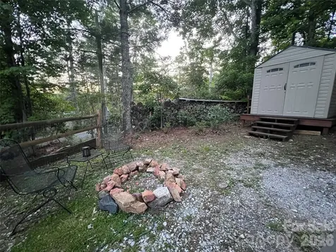 384 Bear Cub Drive Spruce Pine NC 28777
