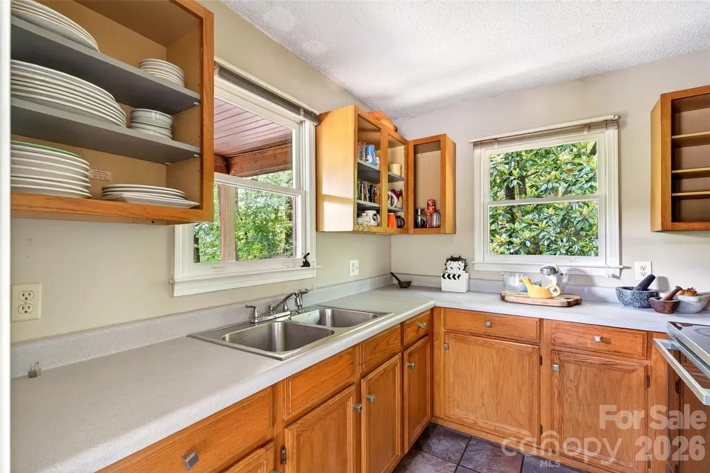 1828 Mckenzie Way S Old Fort NC 28762