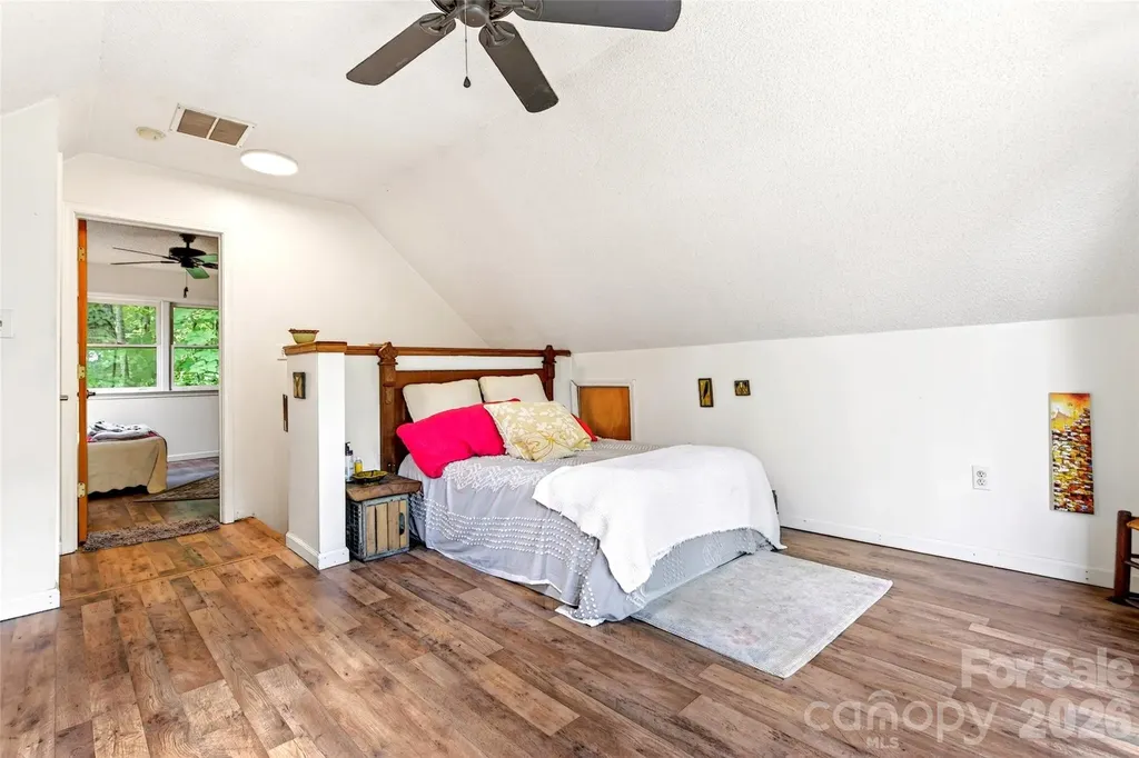 1828 Mckenzie Way S Old Fort NC 28762