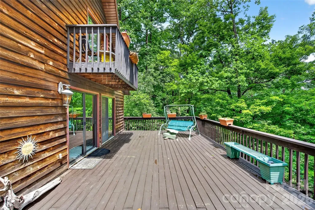1828 Mckenzie Way S Old Fort NC 28762