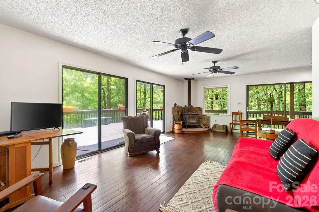 1828 Mckenzie Way S Old Fort NC 28762