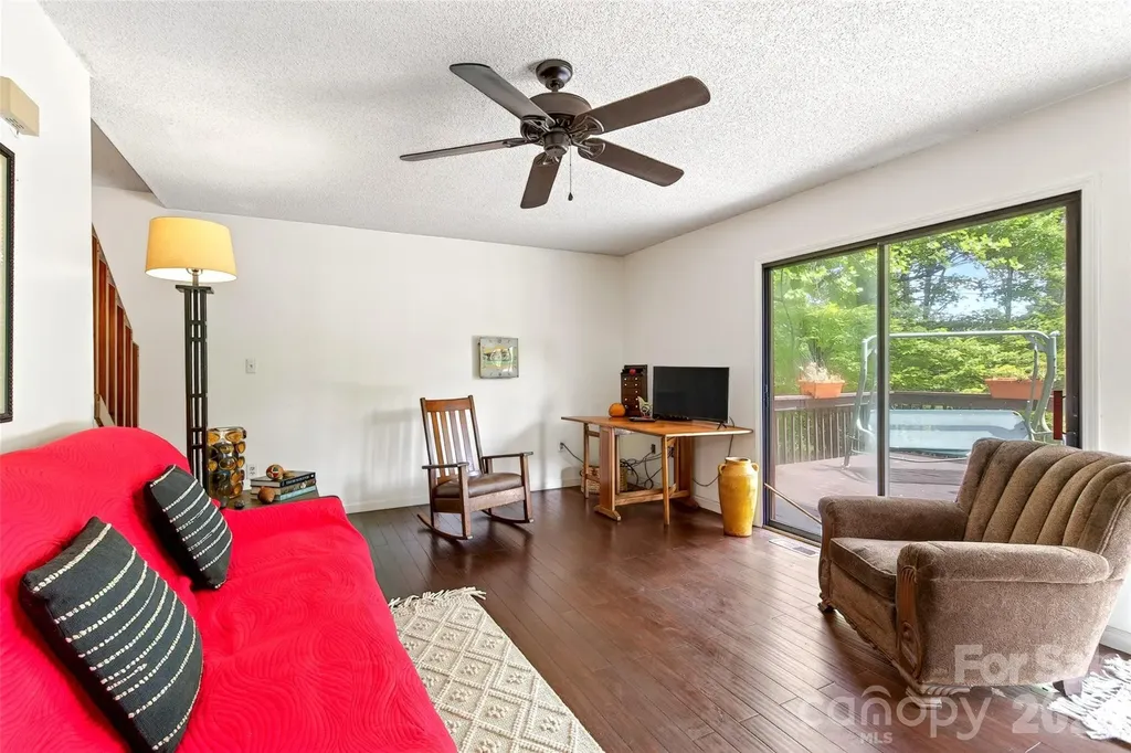 1828 Mckenzie Way S Old Fort NC 28762
