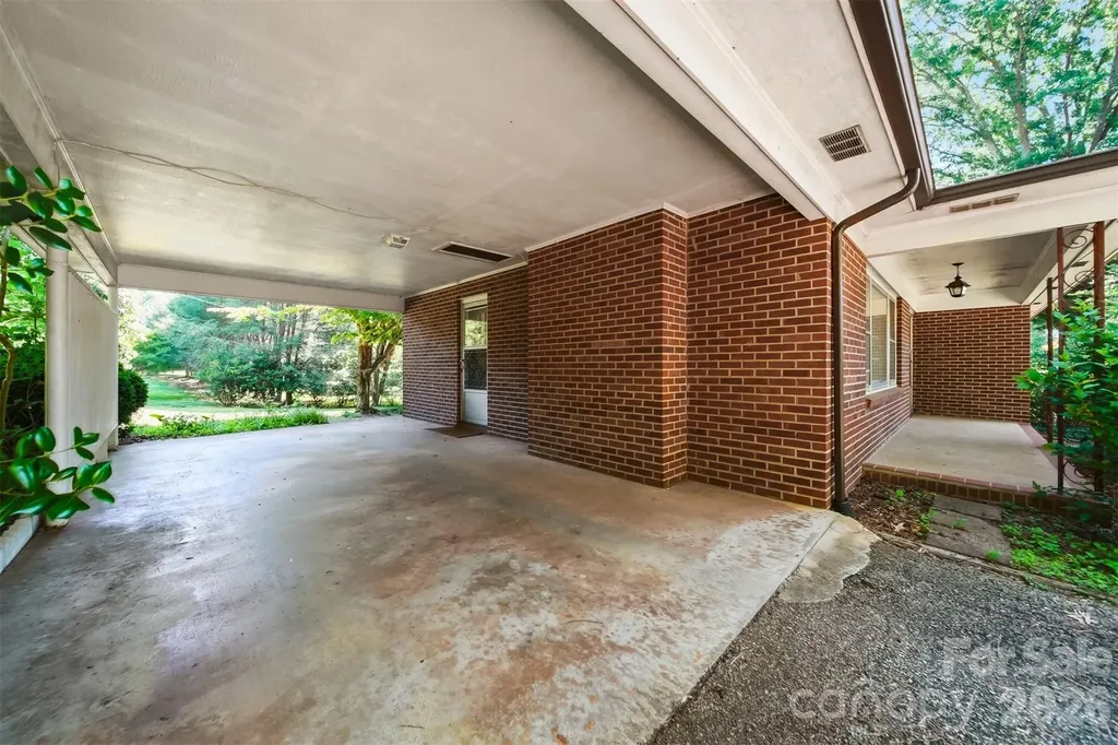 824 NE Powell Road Lenoir City NC 28645