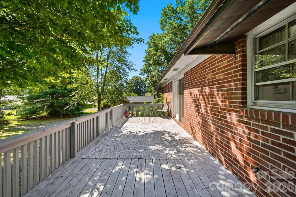 824 NE Powell Road Lenoir City NC 28645