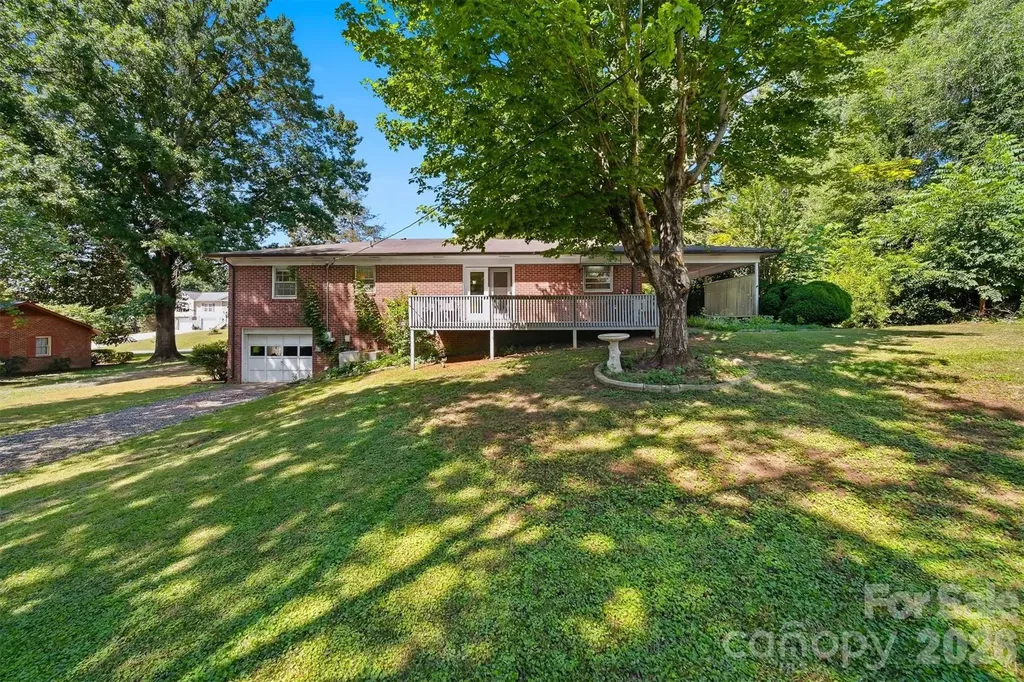 824 NE Powell Road Lenoir City NC 28645