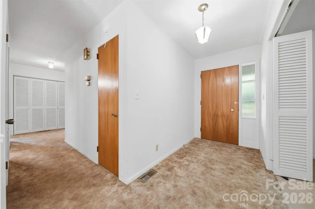 824 NE Powell Road Lenoir City NC 28645