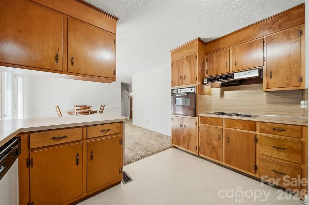 824 NE Powell Road Lenoir City NC 28645