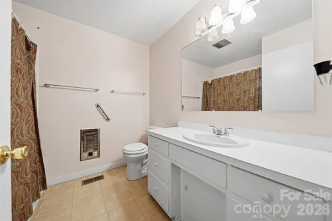 824 NE Powell Road Lenoir NC 28645