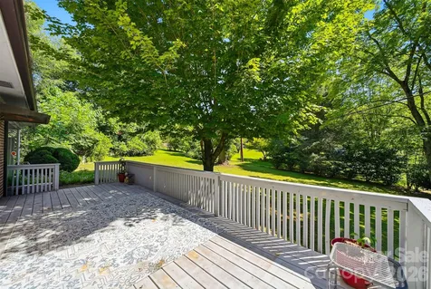 824 NE Powell Road Lenoir NC 28645