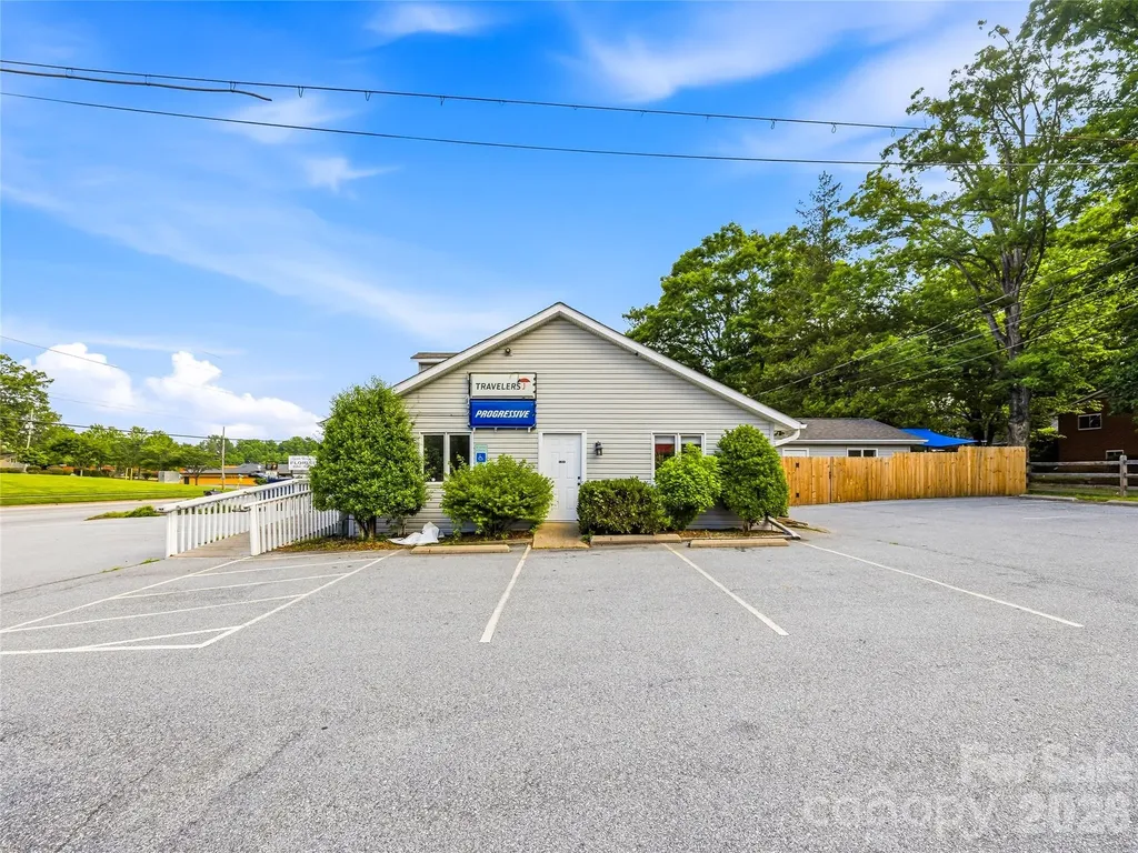 2124 Hendersonville Road Arden NC 28704