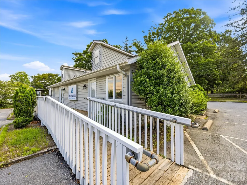 2124 Hendersonville Road Arden NC 28704