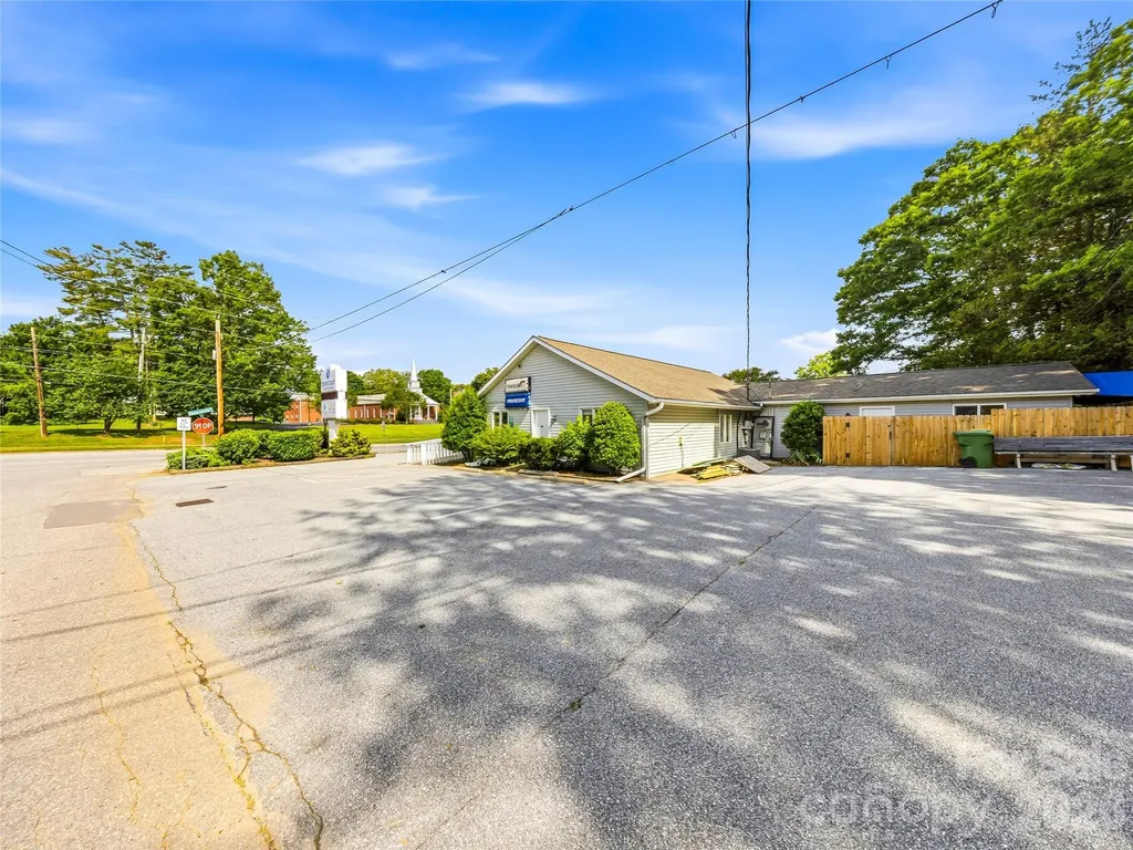 2124 Hendersonville Road Arden NC 28704