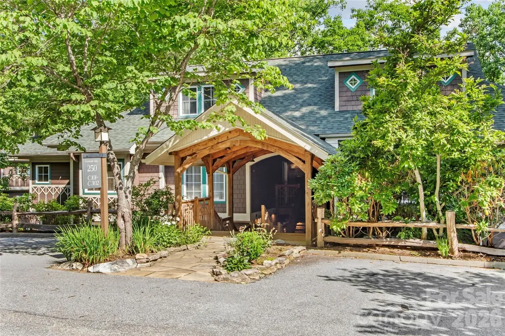 Burnsville NC, 250 Creekside Way, Unit C102