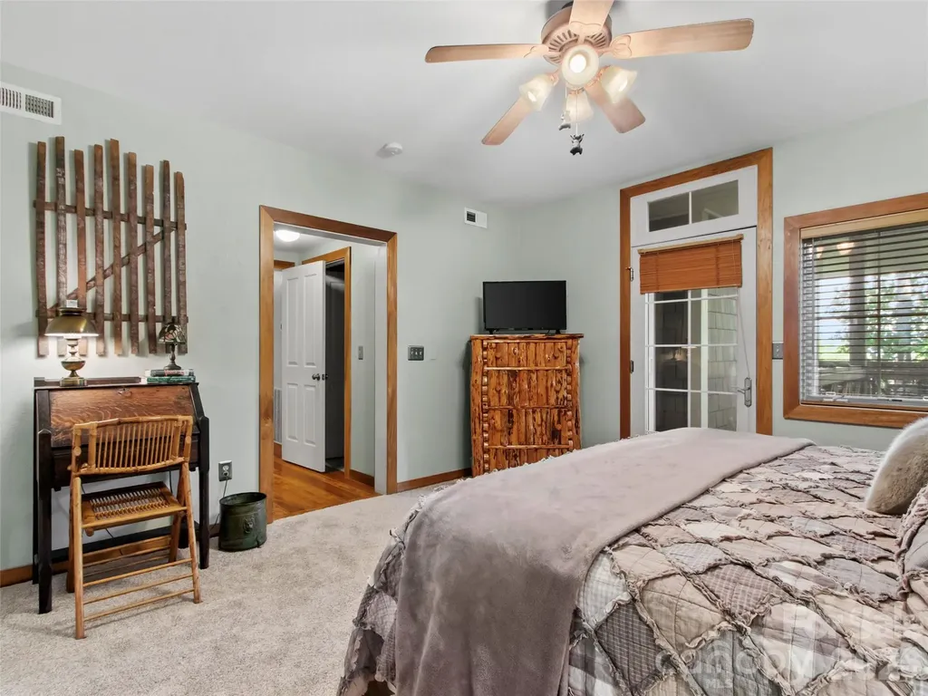 250 Creekside Way Burnsville NC 28714