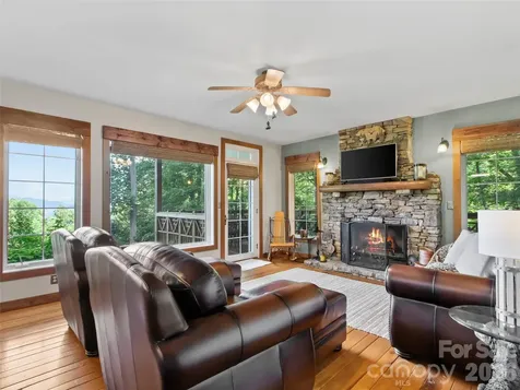 250 Creekside Way Burnsville NC 28714
