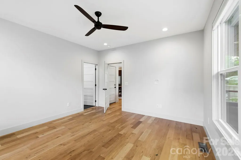 31 Lilac Street Asheville NC 28806