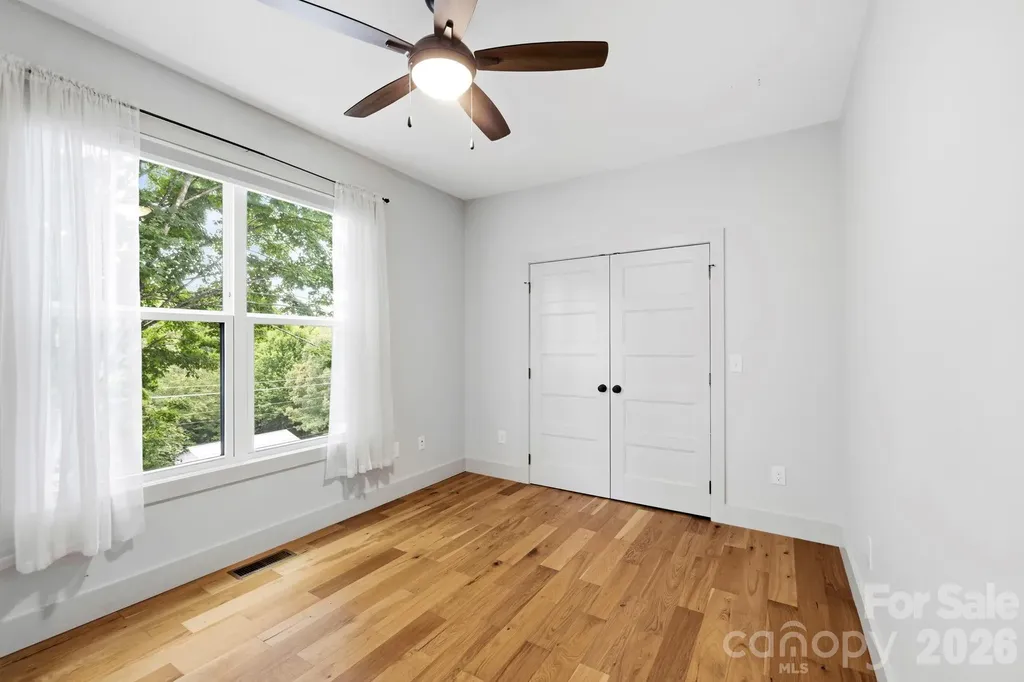 31 Lilac Street Asheville NC 28806