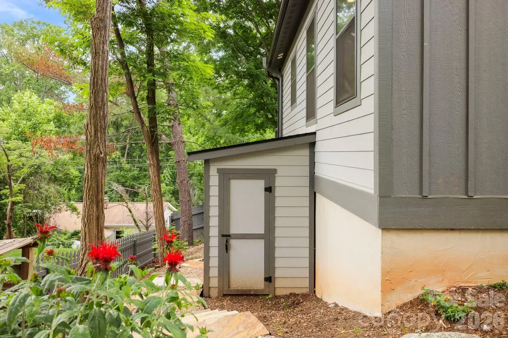 31 Lilac Street Asheville NC 28806