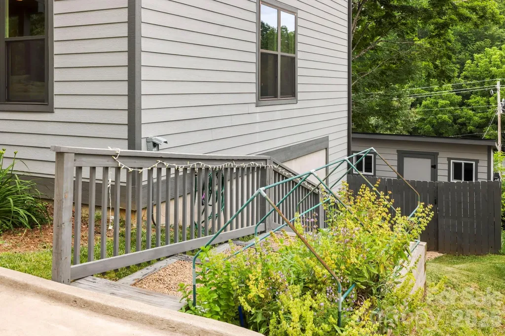 31 Lilac Street Asheville NC 28806