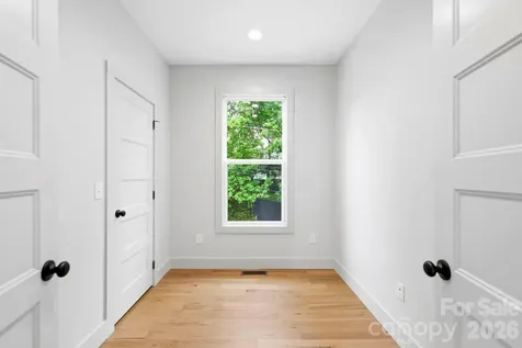 31 Lilac Street Asheville NC 28806