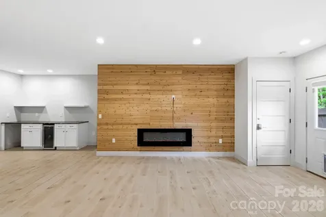 31 Lilac Street Asheville NC 28806