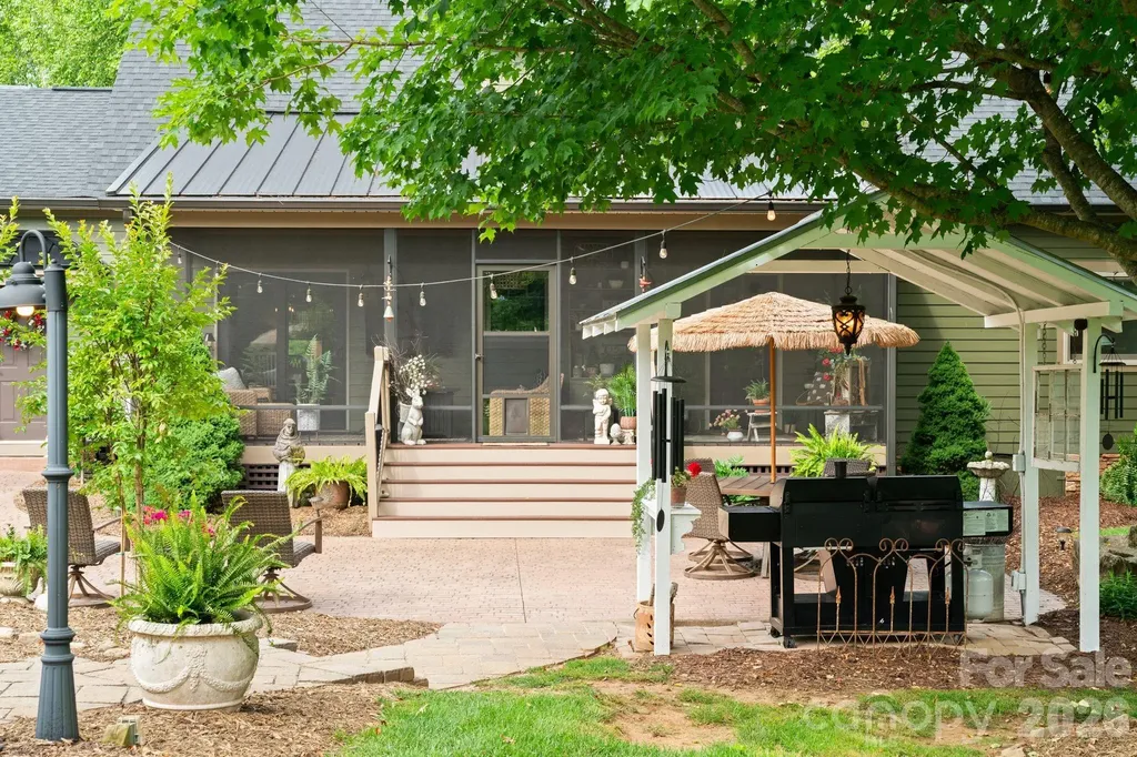 98 Garden Lane Canton NC 28716