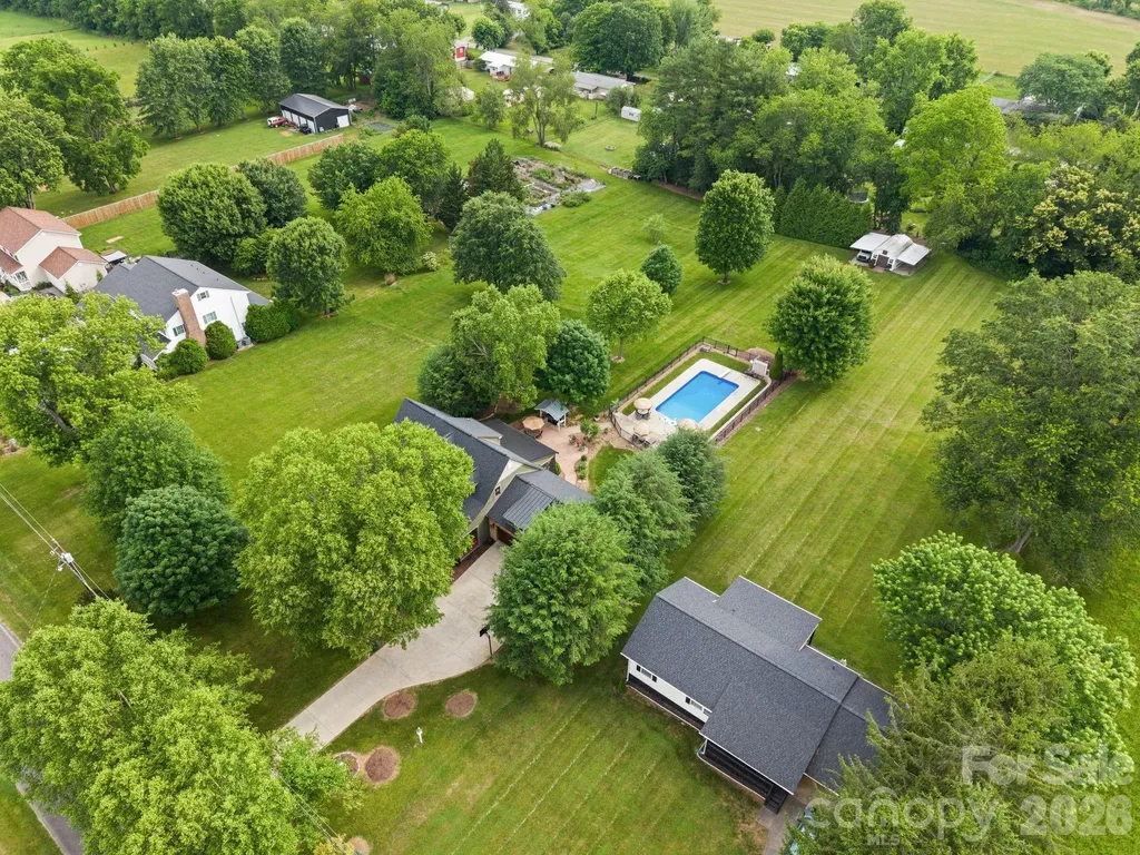98 Garden Lane Canton NC 28716