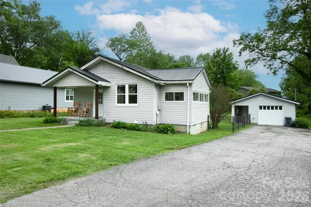 154 Burrell Avenue Brevard NC 28712