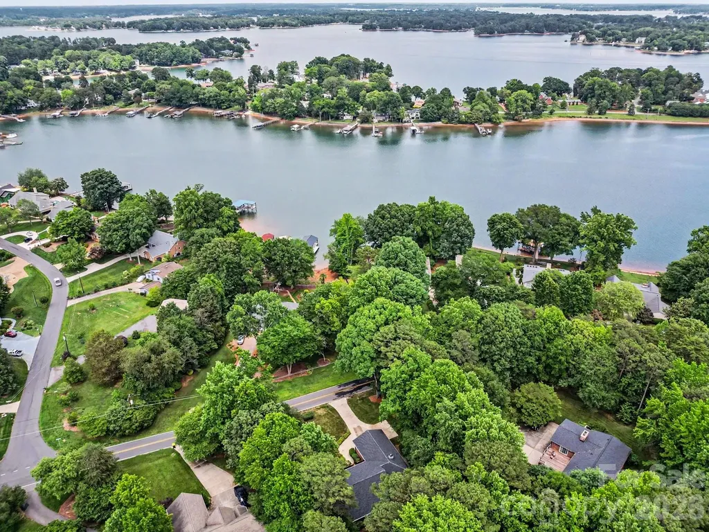 4359 Lake Shore Road N Denver NC 28037
